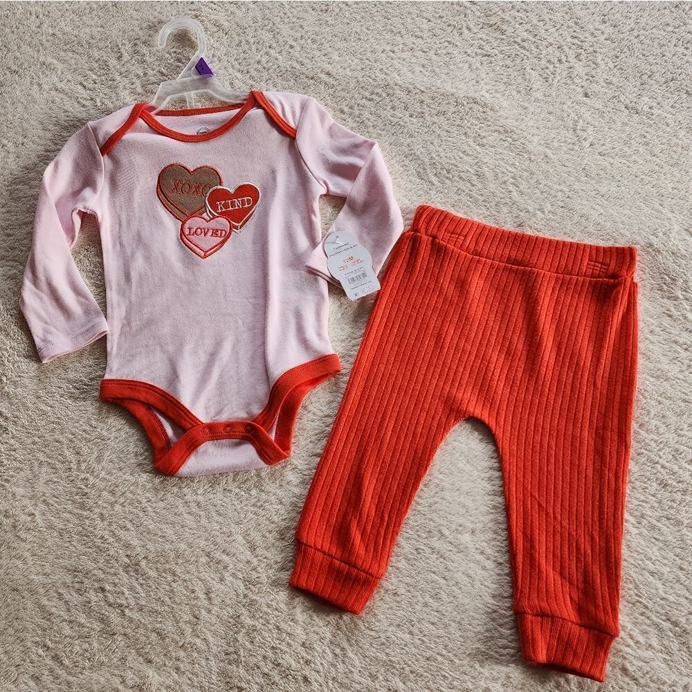 NEW BABY Girl Valentine's day Outfit 2 piece Set Oncie & Pants XOXO KISSED LOVED